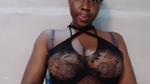 Snapshot of sexy_blaq123 chatting on June 15, 9:11 am sexyblaq online show from June 15, 9:11 am
