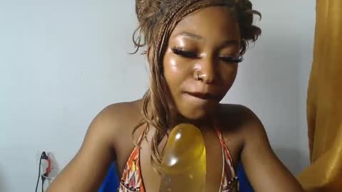 Snapshot of sexy_bluey247 chatting on May 12, 5:10 pm sexy_bluey247 online show from May 12, 5:10 pm