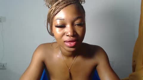 Snapshot of sexy_bluey247 chatting on May 16, 3:36 am sexy_bluey247 online show from May 16, 3:36 am