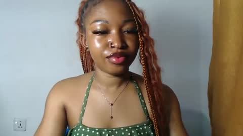 Snapshot of sexy_bluey247 chatting on June 28, 4:18 am sexy_bluey247 online show from June 28, 4:18 am