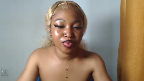 Snapshot of sexy_bluey247 chatting on July 3, 4:02 pm sexy_bluey247 online show from July 3, 4:02 pm