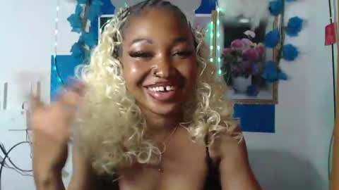 Snapshot of sexy_bluey247 chatting on July 8, 4:00 pm sexy_bluey247 online show from July 8, 4:00 pm