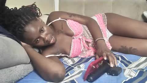 Snapshot of sexy_bree25 chatting on March 13, 7:09 pm bree online show from March 13, 7:09 pm