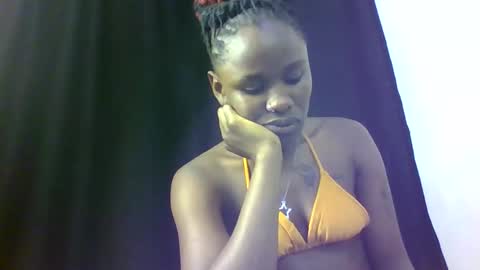 Snapshot of sexy_bree25 chatting on April 13, 10:15 pm bree online show from April 13, 10:15 pm