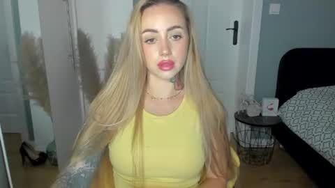 C o r a l i e online show from July 1, 1:24 pm