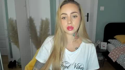 C o r a l i e online show from July 14, 1:28 pm
