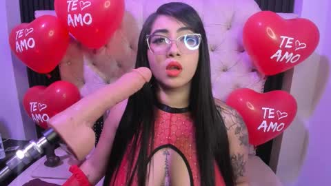 Snapshot of sexy_cristall chatting on February 14, 10:39 pm C R I S T A L online show from February 14, 10:39 pm