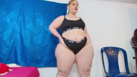 Snapshot of sexy_curvi chatting on June 26, 4:00 pm karla instagram online show from June 26, 4:00 pm