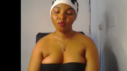Snapshot of sexy_ebonygirl_ chatting on February 15, 7:51 am Clara online show from February 15, 7:51 am