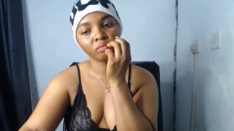 Snapshot of sexy_ebonygirl_ chatting on February 18, 8:32 am Clara online show from February 18, 8:32 am