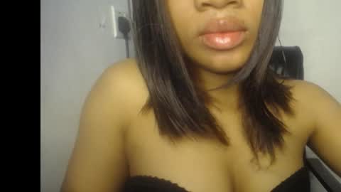 Ella online show from June 11, 7:23 pm