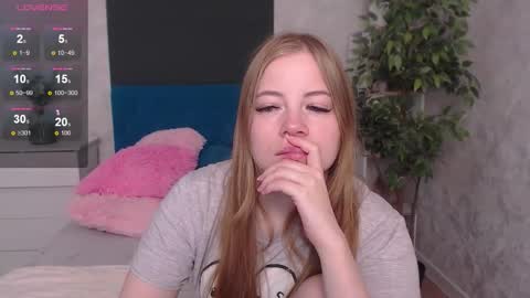 Jennifer online show from December 2, 4:18 am