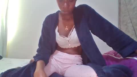 Snapshot of sexy_leila3 chatting on October 23, 9:52 am kayla online show from October 23, 9:52 am