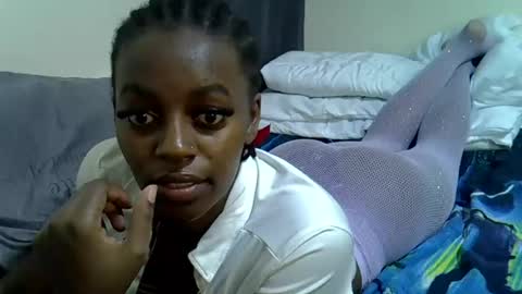 Snapshot of sexy_linda022 chatting on June 23, 12:19 am Linda online show from June 23, 12:19 am