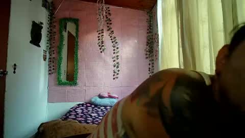 sexy lolas online show from April 2, 10:29 pm