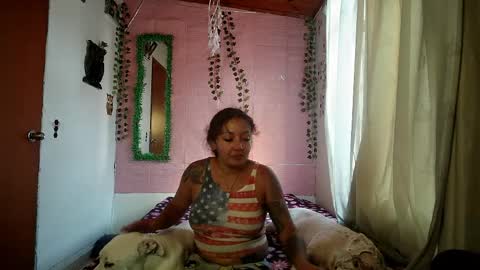 Snapshot of sexy_lolas chatting on April 19, 10:56 pm sexy lolas online show from April 19, 10:56 pm