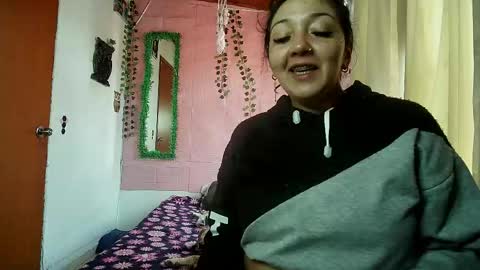 Snapshot of sexy_lolas chatting on April 20, 8:43 pm sexy lolas online show from April 20, 8:43 pm