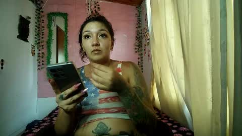 Snapshot of sexy_lolas chatting on April 21, 10:01 pm sexy lolas online show from April 21, 10:01 pm