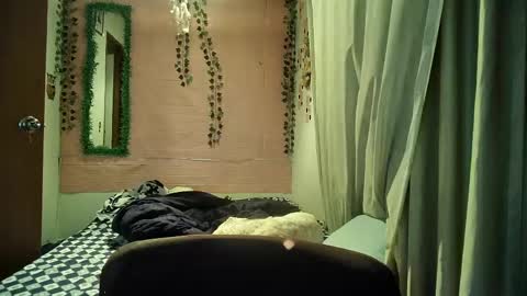 Snapshot of sexy_lolas chatting on April 25, 1:19 am sexy lolas online show from April 25, 1:19 am