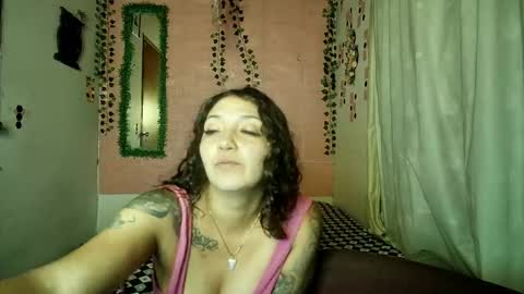 Snapshot of sexy_lolas chatting on April 28, 12:31 am sexy lolas online show from April 28, 12:31 am