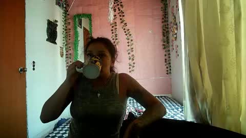 Snapshot of sexy_lolas chatting on May 10, 10:04 pm sexy lolas online show from May 10, 10:04 pm