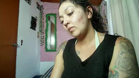 Snapshot of sexy_lolas chatting on May 15, 10:39 pm sexy lolas online show from May 15, 10:39 pm