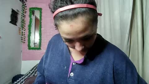 Snapshot of sexy_lolas chatting on May 17, 4:54 am sexy lolas online show from May 17, 4:54 am