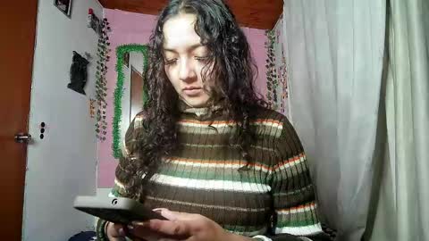 Snapshot of sexy_lolas chatting on May 18, 3:57 am sexy lolas online show from May 18, 3:57 am