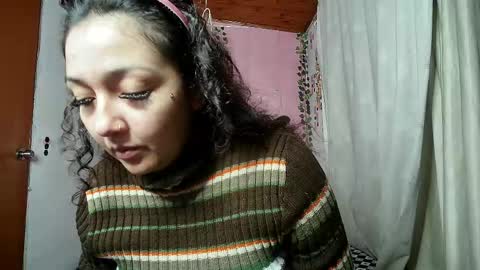 Snapshot of sexy_lolas chatting on May 18, 4:07 am sexy lolas online show from May 18, 4:07 am