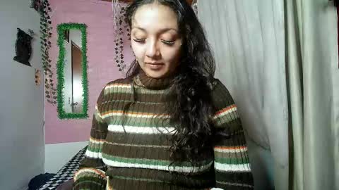 Snapshot of sexy_lolas chatting on May 22, 6:31 am sexy lolas online show from May 22, 6:31 am