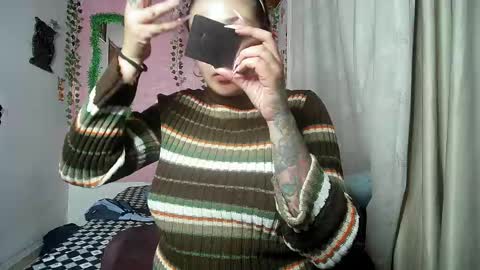 Snapshot of sexy_lolas chatting on May 26, 3:57 am sexy lolas online show from May 26, 3:57 am