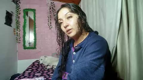 Snapshot of sexy_lolas chatting on June 8, 1:28 am sexy lolas online show from June 8, 1:28 am