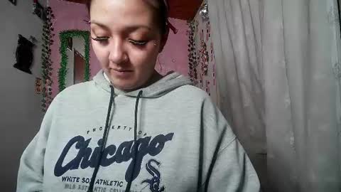 Snapshot of sexy_lolas chatting on June 23, 5:16 am sexy lolas online show from June 23, 5:16 am
