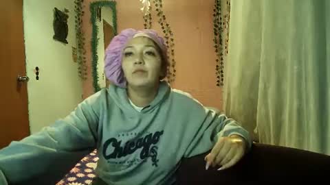 Snapshot of sexy_lolas chatting on June 24, 1:59 am sexy lolas online show from June 24, 1:59 am