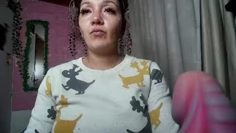 Snapshot of sexy_lolas chatting on July 14, 2:05 am sexy lolas online show from July 14, 2:05 am