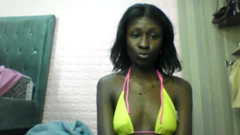 Snapshot of sexy_lyn852 chatting on October 27, 10:47 pm sexy_lyn852 online show from October 27, 10:47 pm
