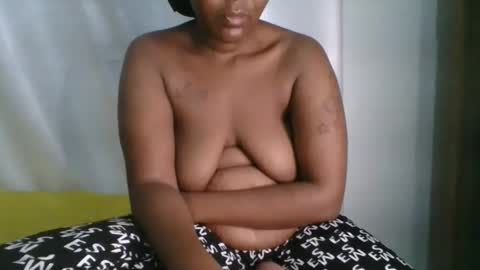 Snapshot of sexy_milk_slut chatting on September 10, 12:10 am milky online show from September 10, 12:10 am