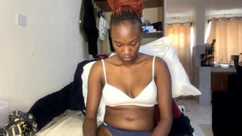 Snapshot of sexy_nyla chatting on June 21, 8:50 am Nyla online show from June 21, 8:50 am