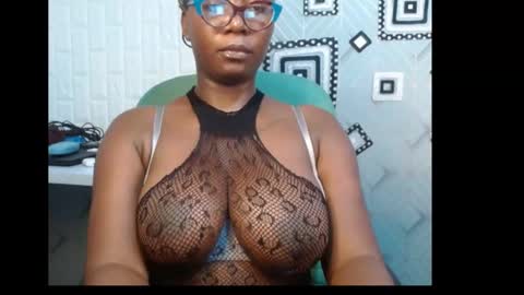 Snapshot of sexy_pearl12 chatting on January 4, 9:20 pm zoe online show from January 4, 9:20 pm