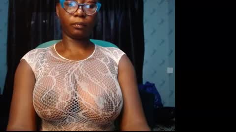 Snapshot of sexy_pearl12 chatting on January 24, 9:49 am zoe online show from January 24, 9:49 am