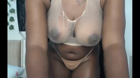 Snapshot of sexy_pearl12 chatting on September 21, 7:10 am zoe online show from September 21, 7:10 am