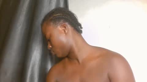 Snapshot of sexy_petitqueen chatting on March 2, 3:52 am sexy_petitqueen online show from March 2, 3:52 am