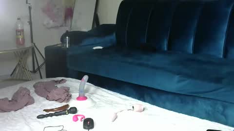 sexy pigeon online show from February 16, 1:46 am