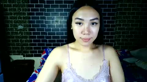 hi im queenie online show from July 8, 5:23 am