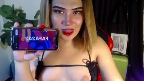 Snapshot of sexy_rc18 chatting on June 16, 6:32 pm RC online show from June 16, 6:32 pm