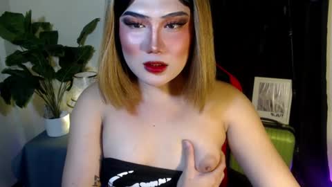 Snapshot of sexy_rc18 chatting on June 19, 6:23 pm RC online show from June 19, 6:23 pm