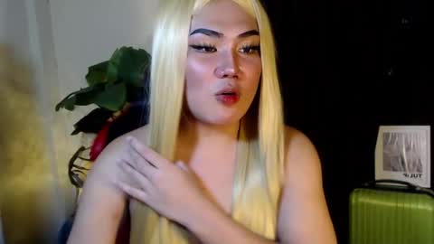 Snapshot of sexy_rc18 chatting on June 27, 2:38 am RC online show from June 27, 2:38 am