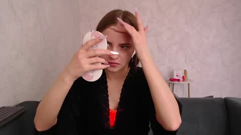Snapshot of sexy_sansa chatting on April 19, 7:29 am Alina online show from April 19, 7:29 am