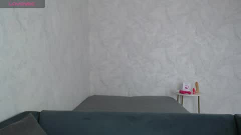 Snapshot of sexy_sansa chatting on April 24, 6:27 am Alina online show from April 24, 6:27 am