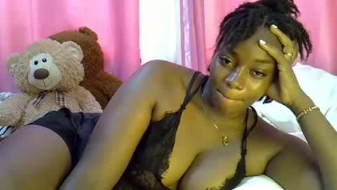 laura online show from March 5, 9:38 am